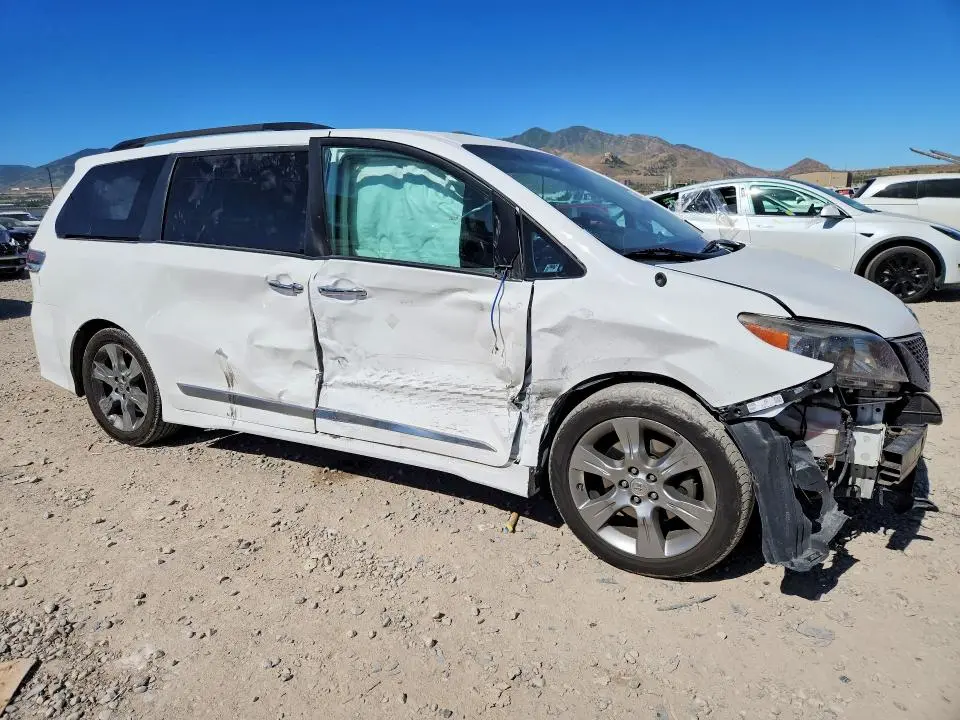 2013 TOYOTA SIENNA SPORT  