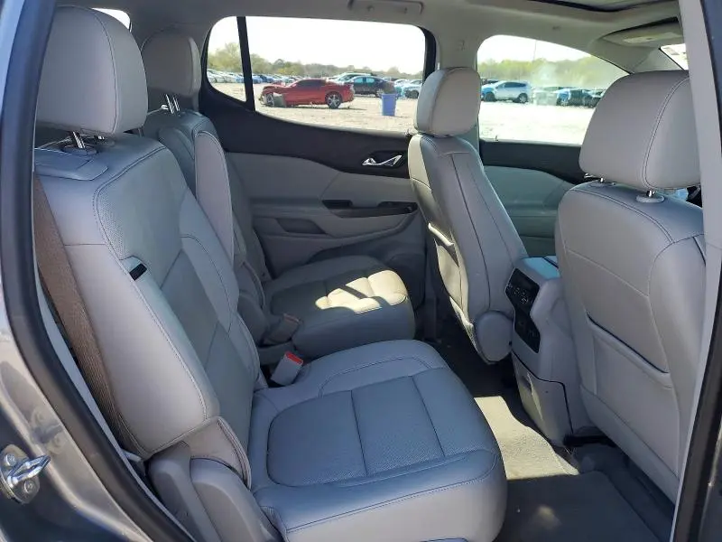 2022 GMC ACADIA SLT  