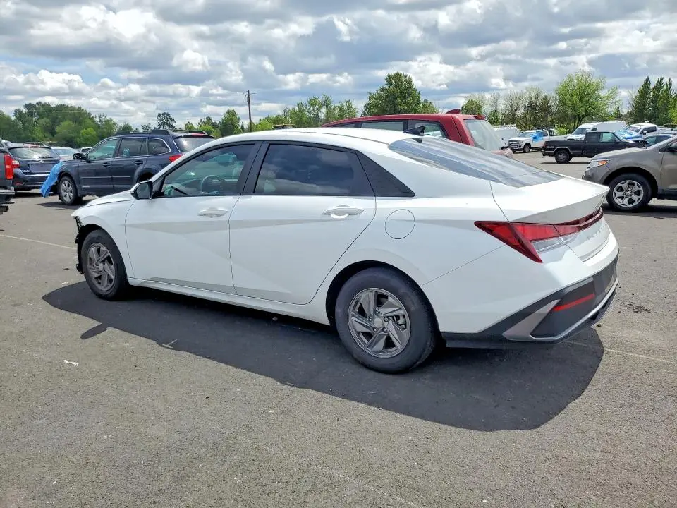 2024 HYUNDAI ELANTRA SE  