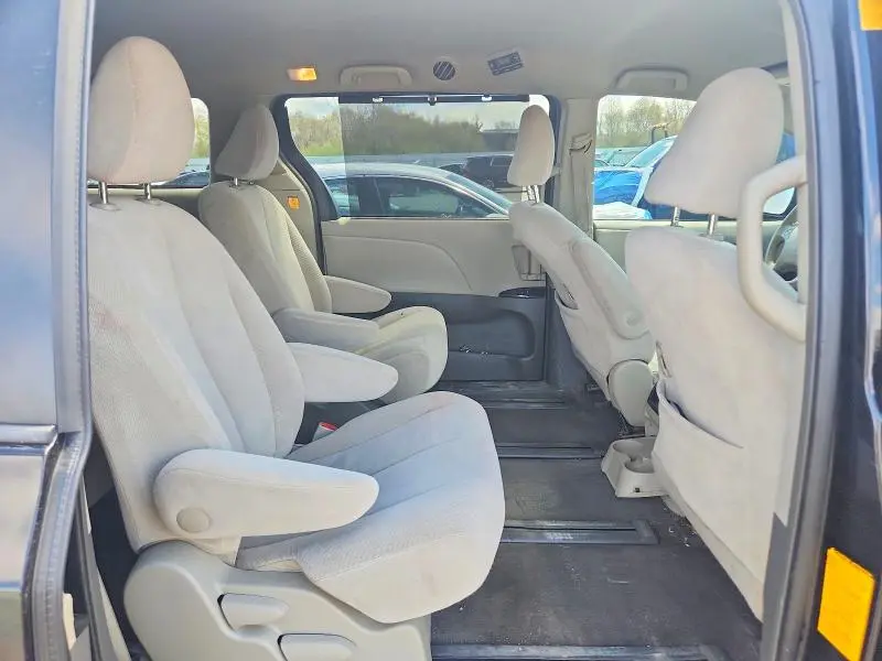 2013 TOYOTA SIENNA LE  
