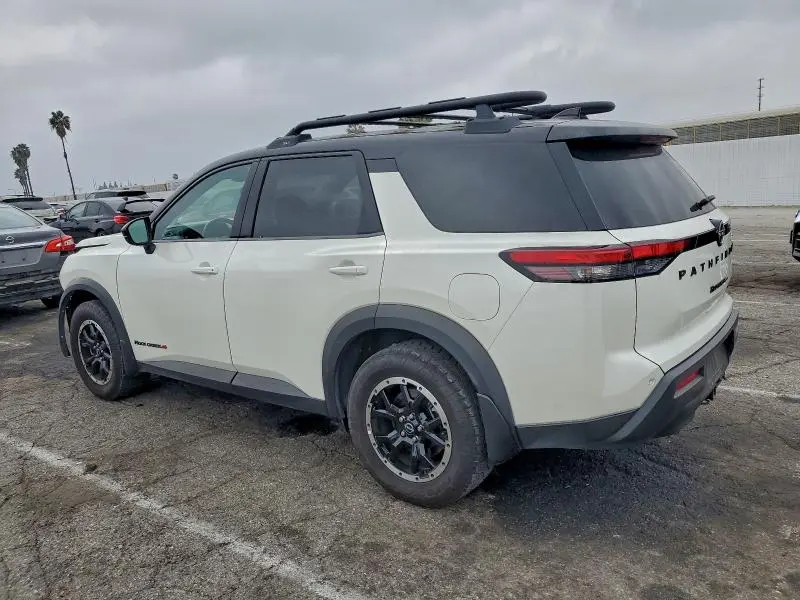 2023 NISSAN PATHFINDER SV  