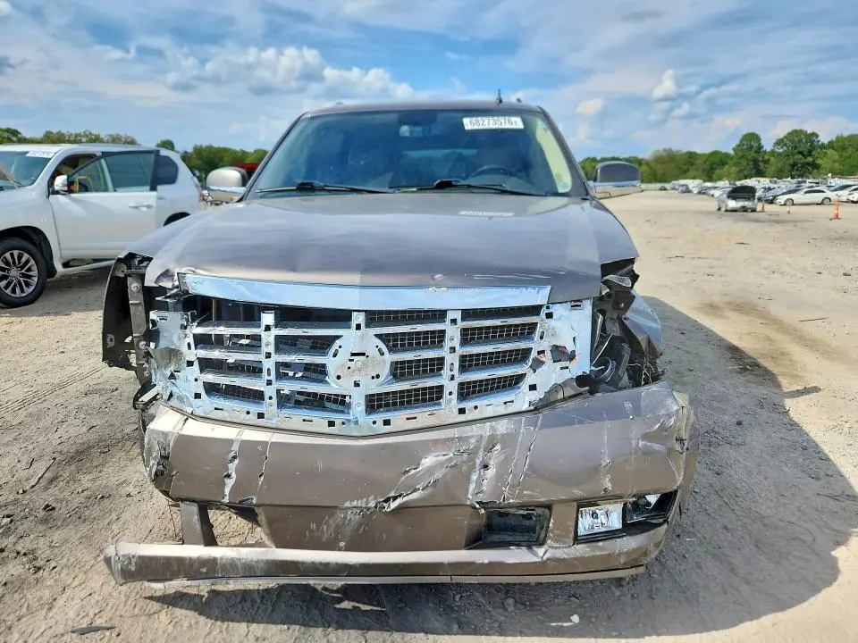 2011 CADILLAC ESCALADE ESV LUXURY  