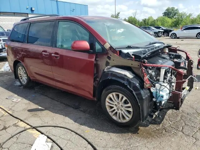 2012 TOYOTA SIENNA XLE  