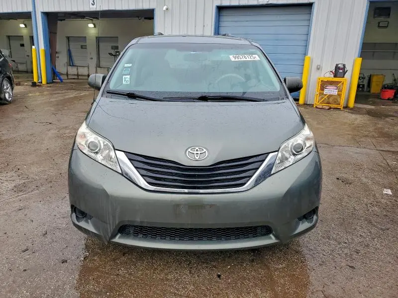 2014 TOYOTA SIENNA LE  