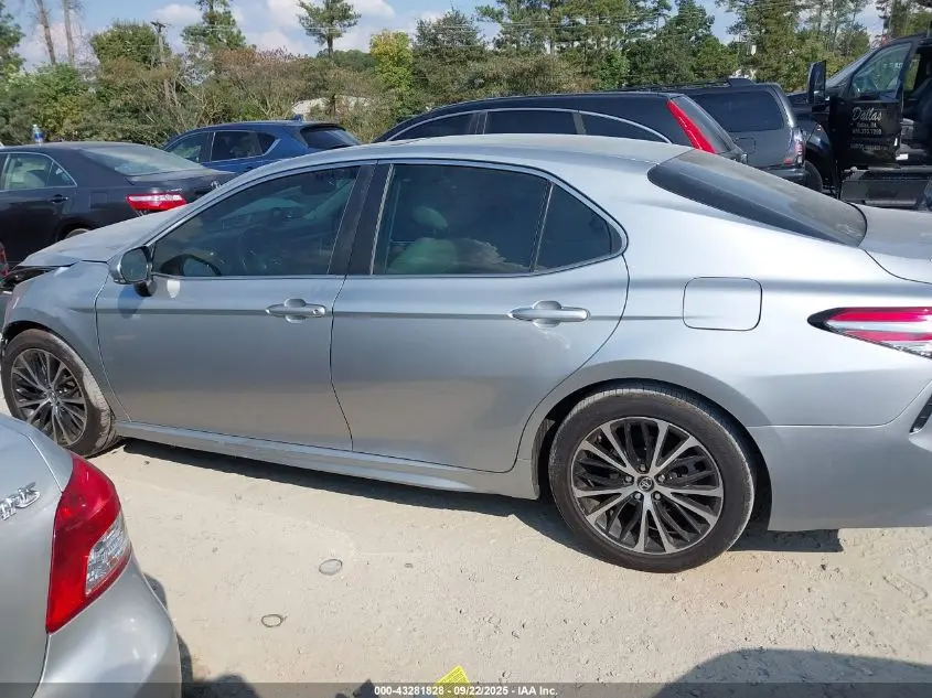 2018 TOYOTA CAMRY SE