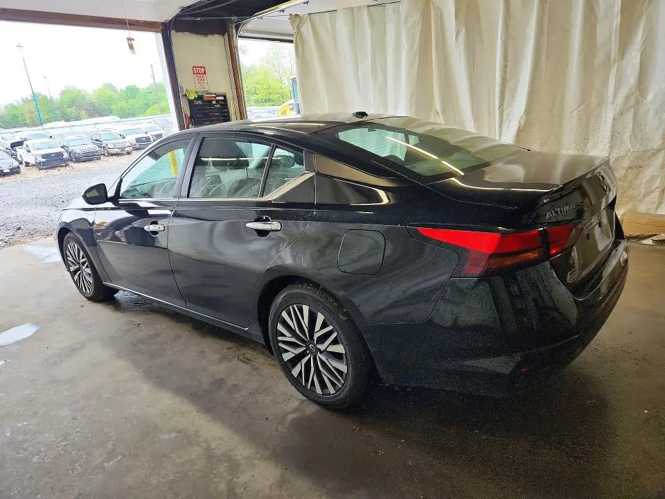 2023 NISSAN ALTIMA SV  