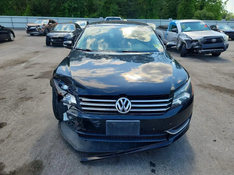 2013 VOLKSWAGEN PASSAT SE  
