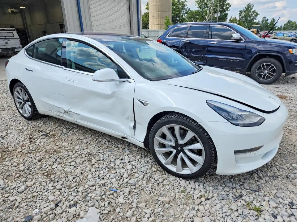 2018 TESLA MODEL 3   