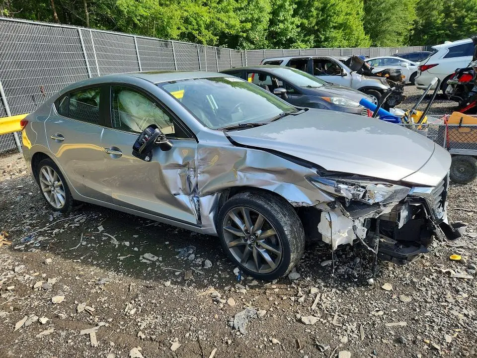 2018 MAZDA 3 TOURING  