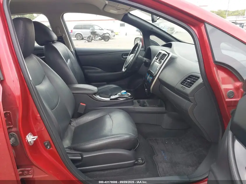 2013 NISSAN LEAF SV