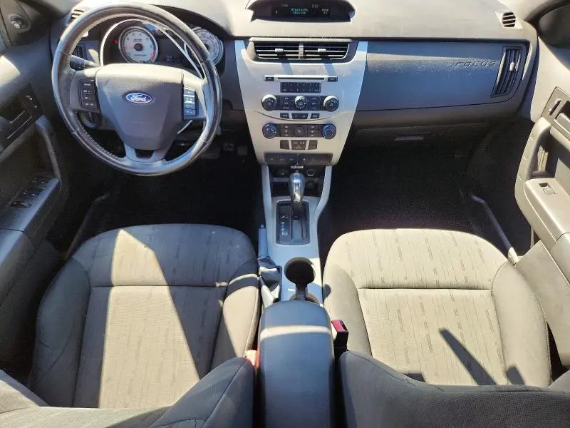 2010 FORD FOCUS SE  