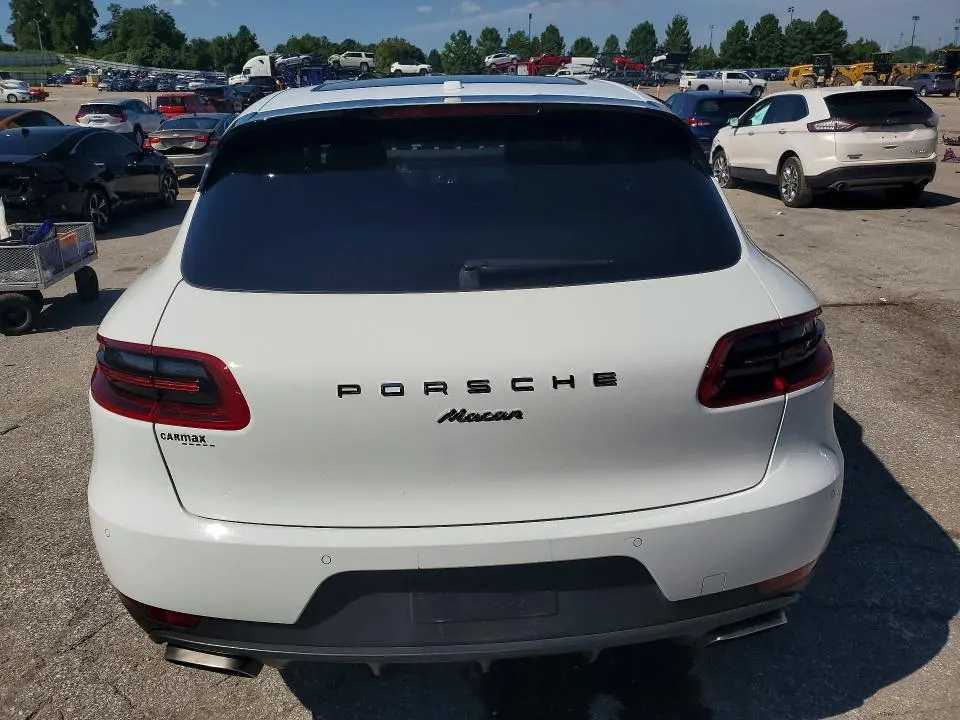 2018 PORSCHE MACAN   