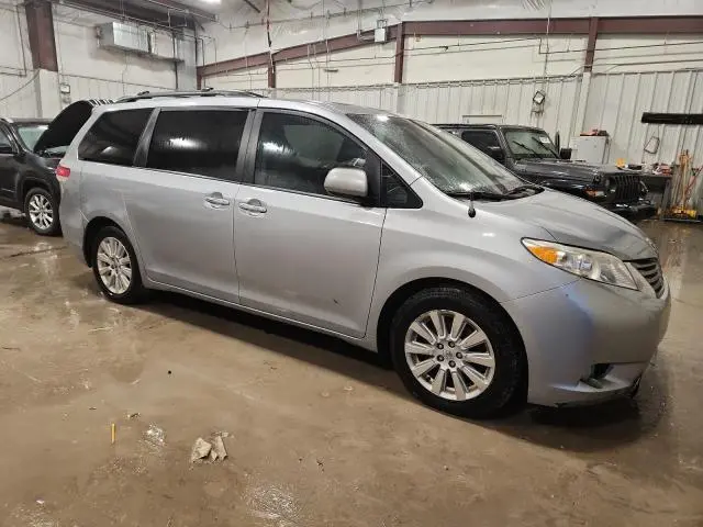 2014 TOYOTA SIENNA XLE  