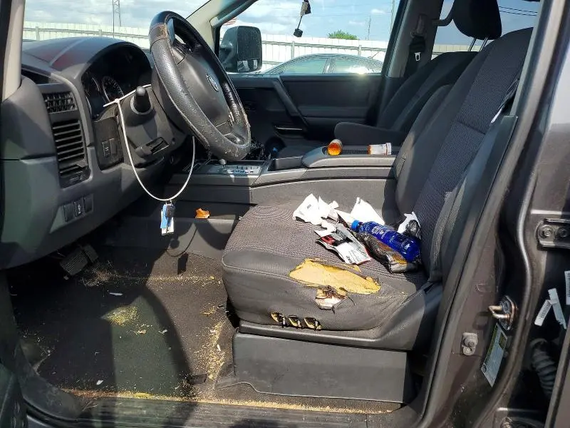2010 NISSAN TITAN SE  