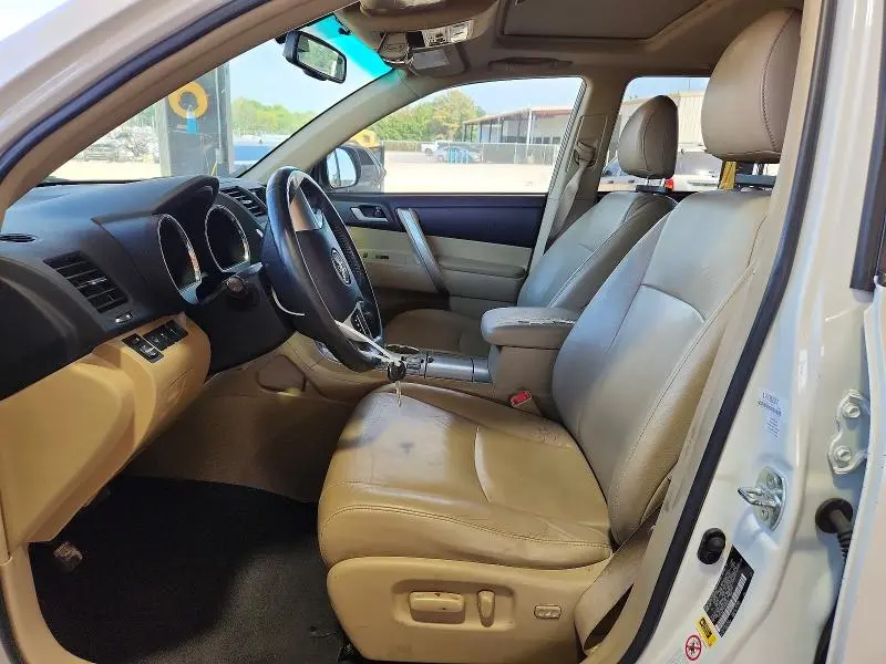 2012 TOYOTA HIGHLANDER SE  