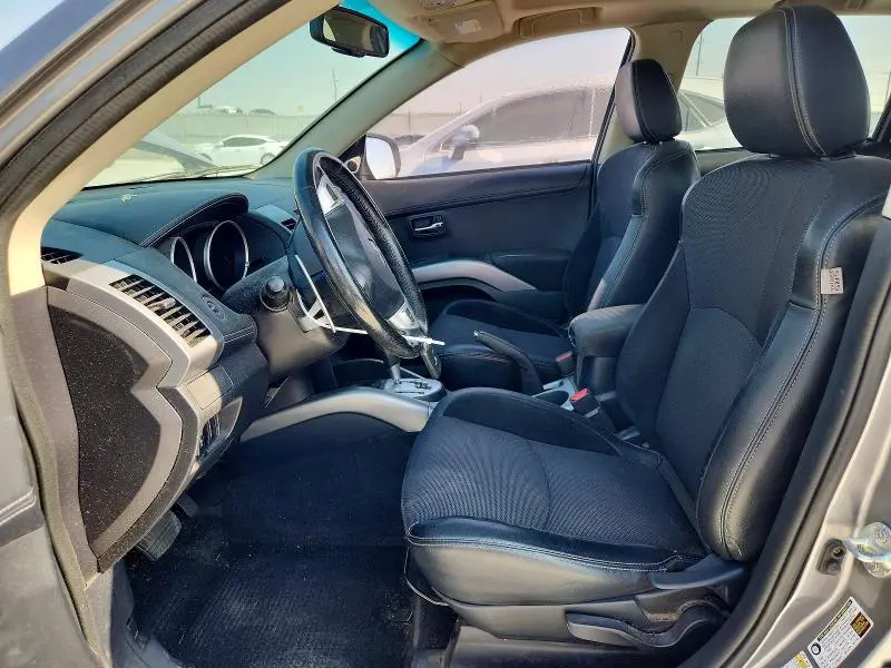 2013 MITSUBISHI OUTLANDER SE  