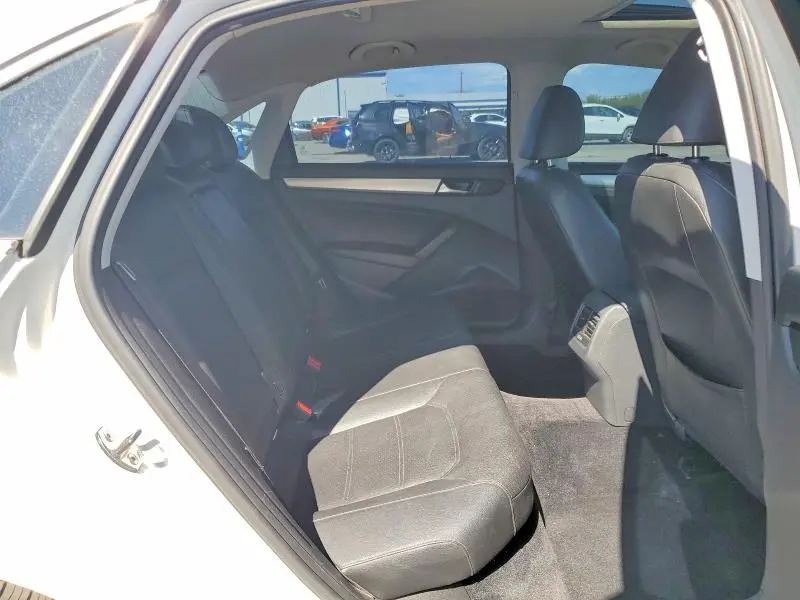 2013 VOLKSWAGEN PASSAT SE  