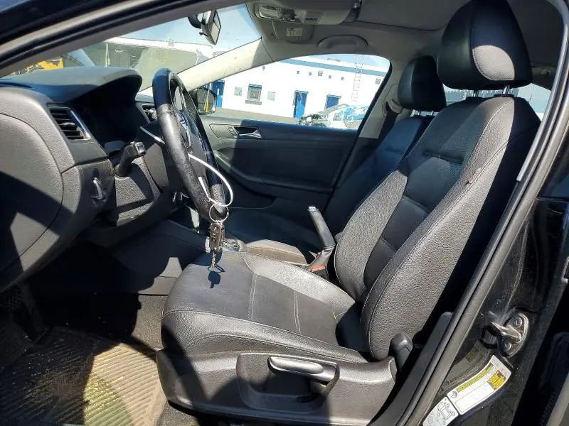 2011 VOLKSWAGEN JETTA SE  