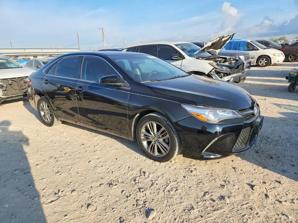 2016 TOYOTA CAMRY SE  