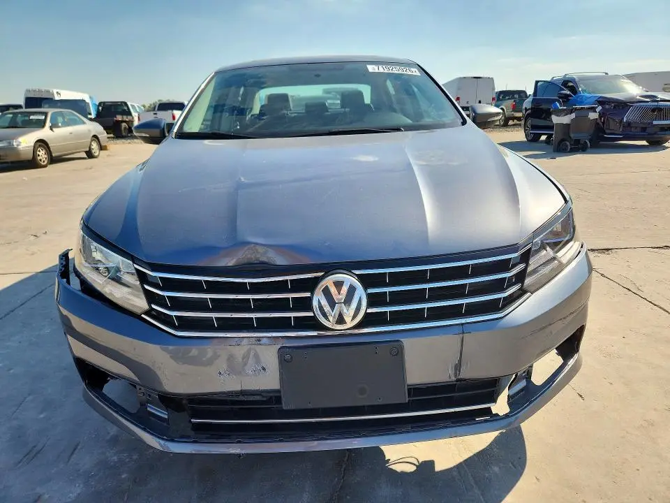 2016 VOLKSWAGEN PASSAT SE  