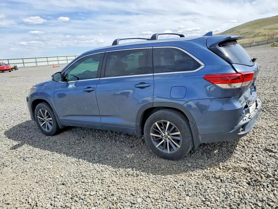 2017 TOYOTA HIGHLANDER XLE  