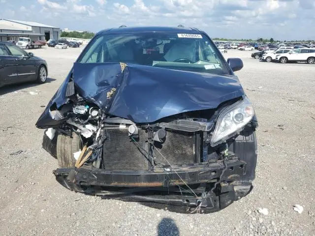 2019 TOYOTA SIENNA XLE  