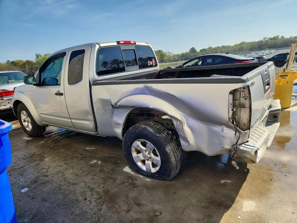 2010 NISSAN FRONTIER SE V6  