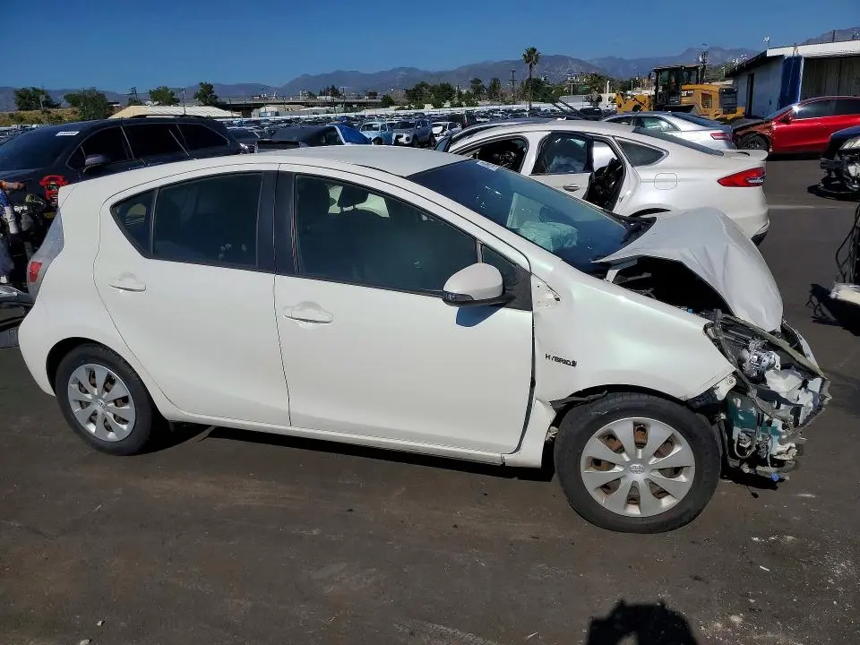 2013 TOYOTA PRIUS C TWO  