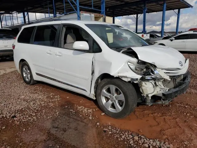 2016 TOYOTA SIENNA LE  