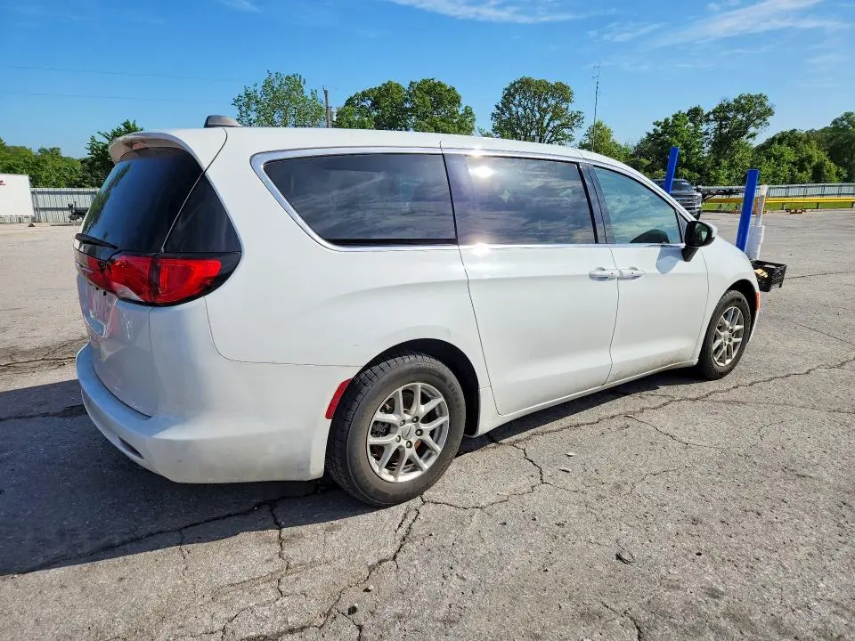 2022 CHRYSLER VOYAGER LX  