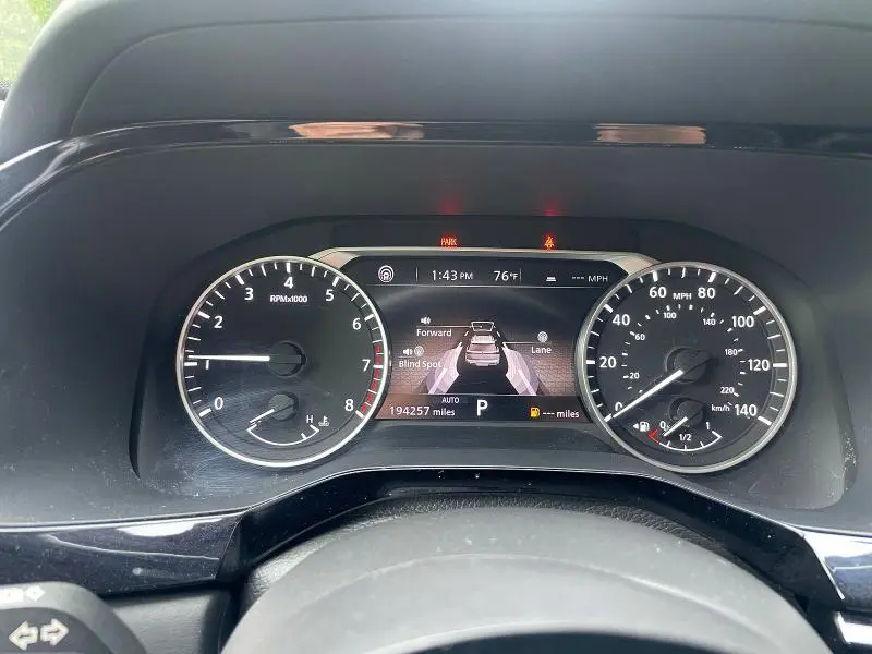 2023 NISSAN PATHFINDER SV  