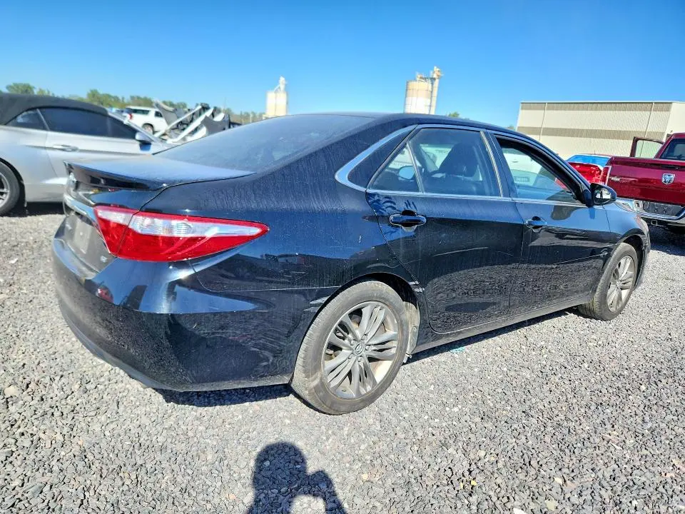 2016 TOYOTA CAMRY SE  