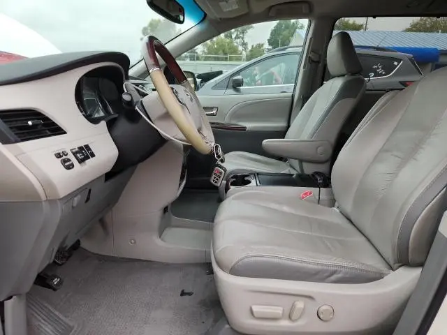 2011 TOYOTA SIENNA XLE  