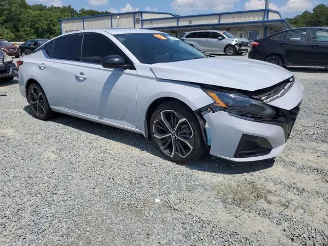 2023 NISSAN ALTIMA SR  