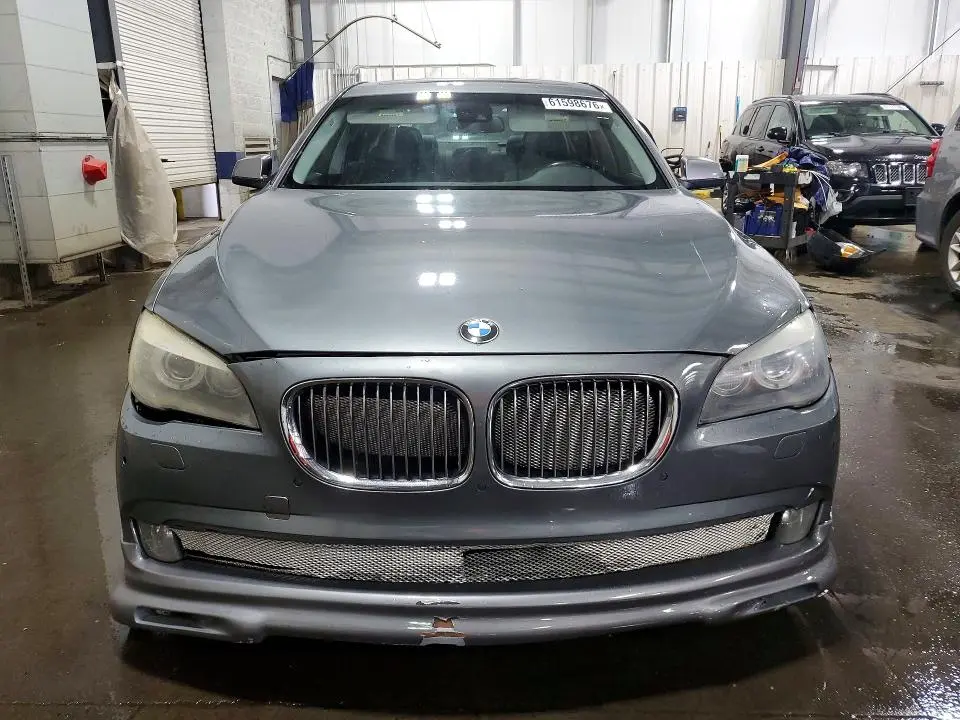 2011 BMW 750   