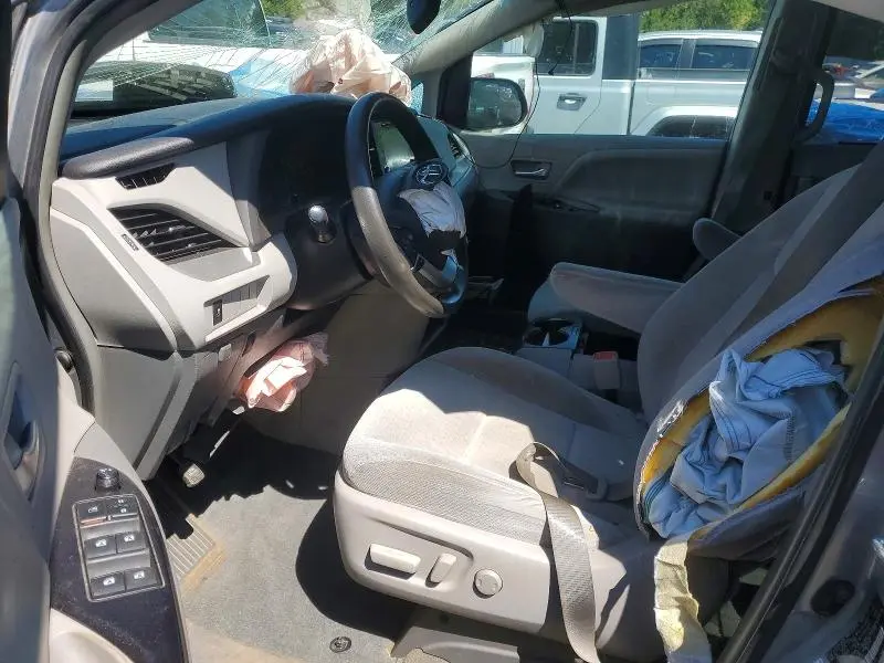 2015 TOYOTA SIENNA LE  