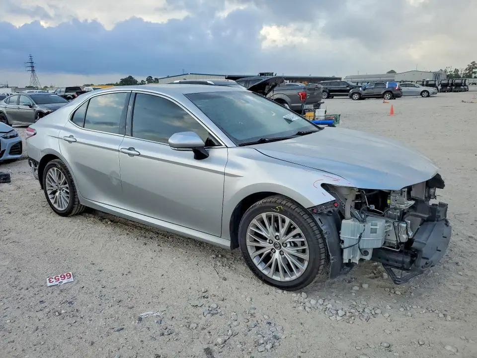 2018 TOYOTA CAMRY XLE  