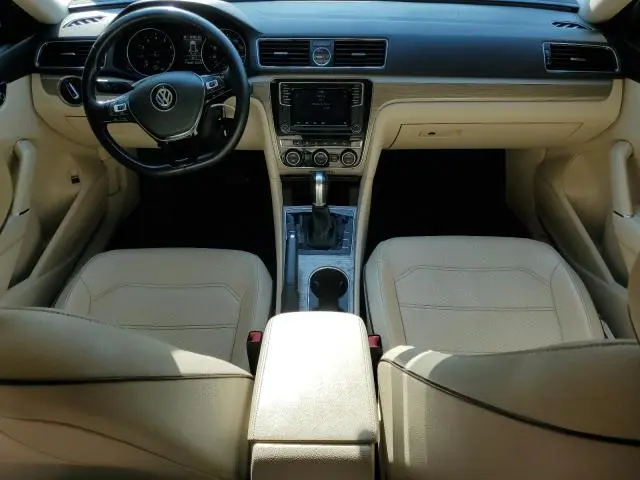 2016 VOLKSWAGEN PASSAT SE  