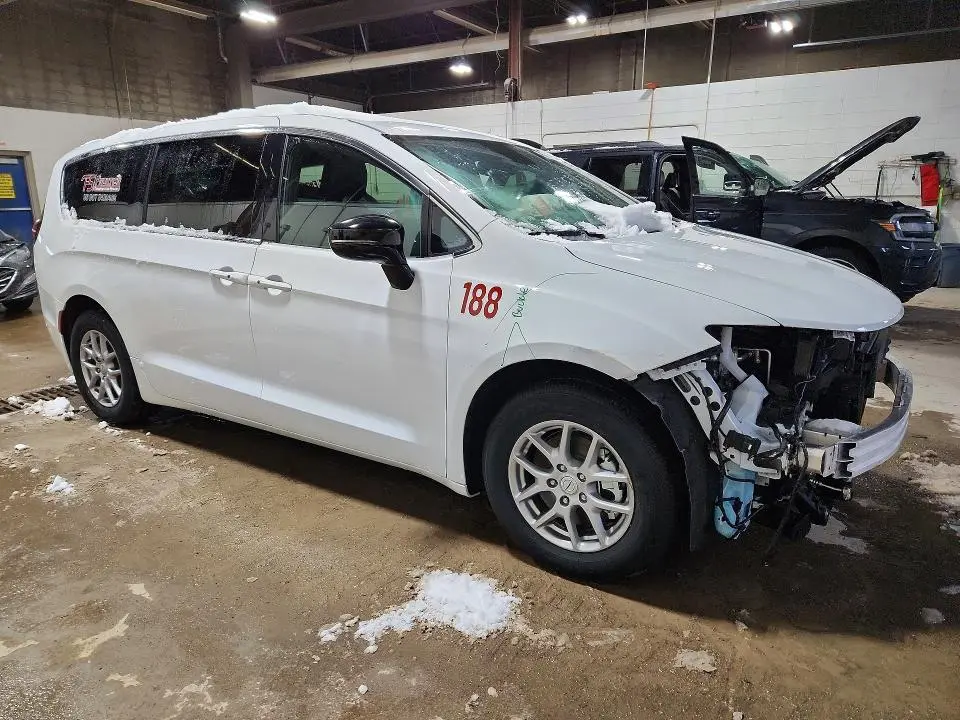 2025 CHRYSLER VOYAGER LX  