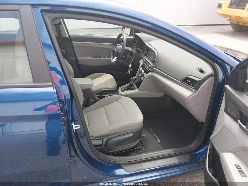 2019 HYUNDAI ELANTRA SE