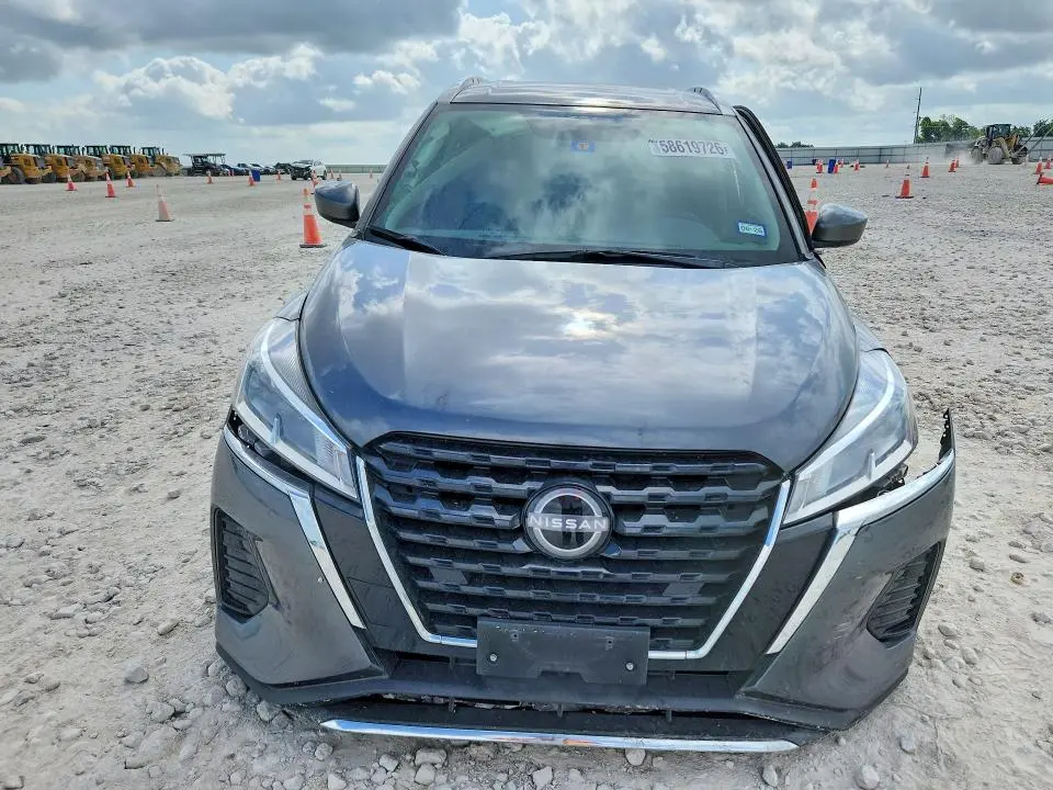 2022 NISSAN KICKS SV  