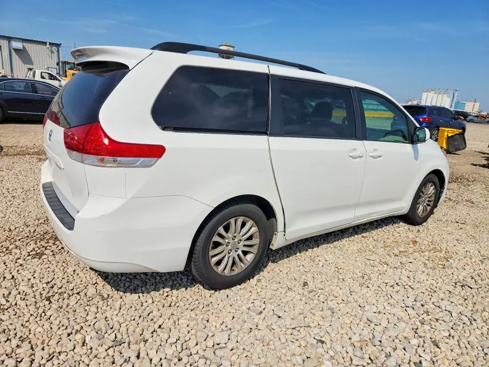 2011 TOYOTA SIENNA XLE 8-PASSENGER  