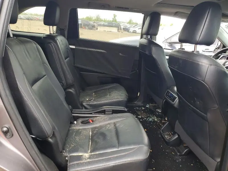 2019 TOYOTA HIGHLANDER XLE  