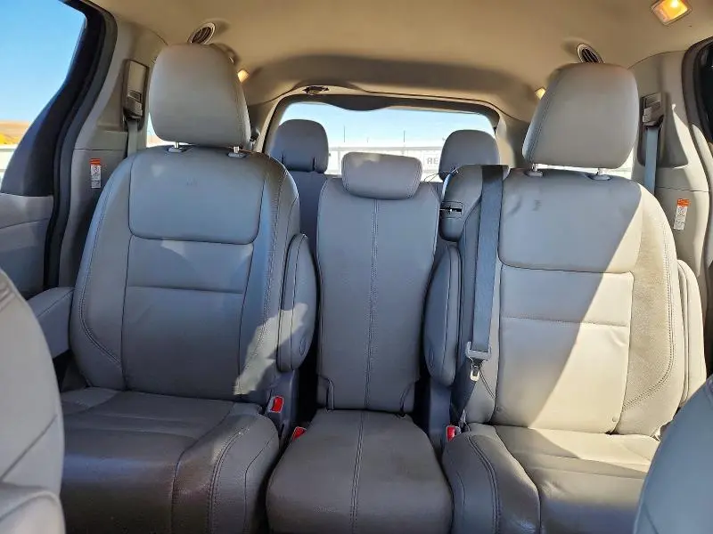 2015 TOYOTA SIENNA XLE 8-PASSENGER  