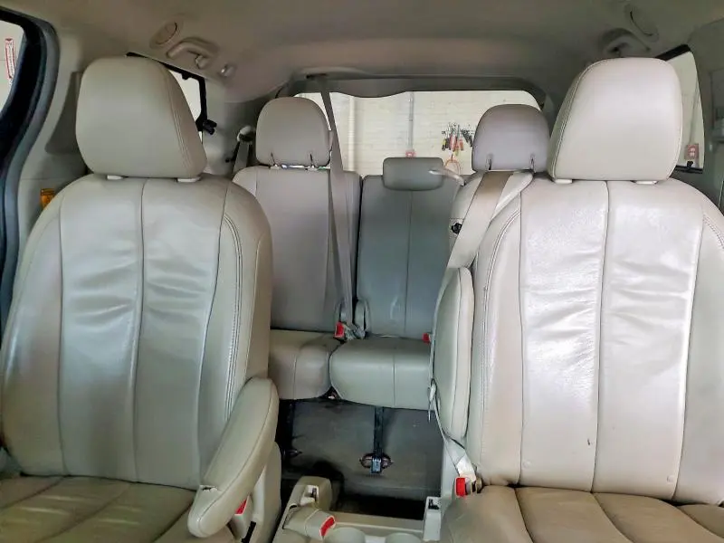 2014 TOYOTA SIENNA XLE 8-PASSENGER  