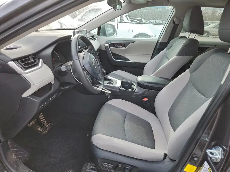 2021 TOYOTA RAV4 XLE  