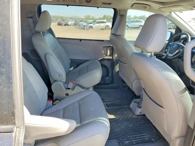 2019 TOYOTA SIENNA XLE PREMIUM 7-PASSENGER  
