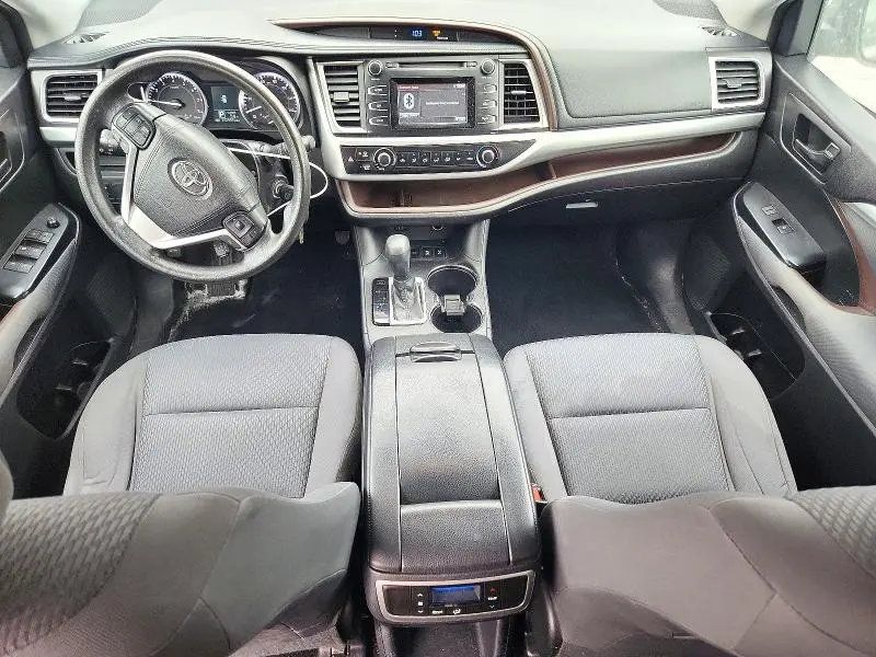 2015 TOYOTA HIGHLANDER LE  