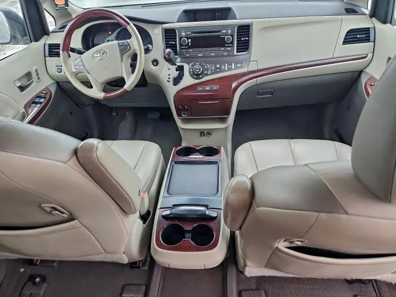 2011 TOYOTA SIENNA XLE  