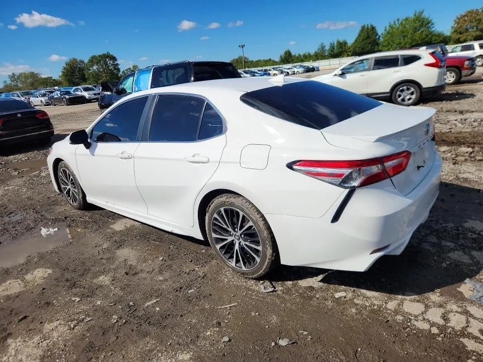 2019 TOYOTA CAMRY SE  